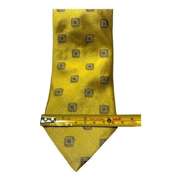 Brooks Brothers 346 Silk Tie Gold Blue Geometric Men
Necktie 58.5 × 3.5/8 - Picture 5 of 6
